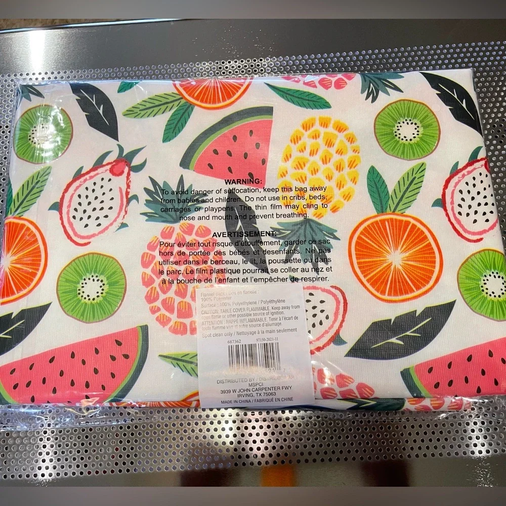 Tropical table cover. NWT. Reusable